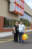 Elvira and Gü in front of the Visitorcenter